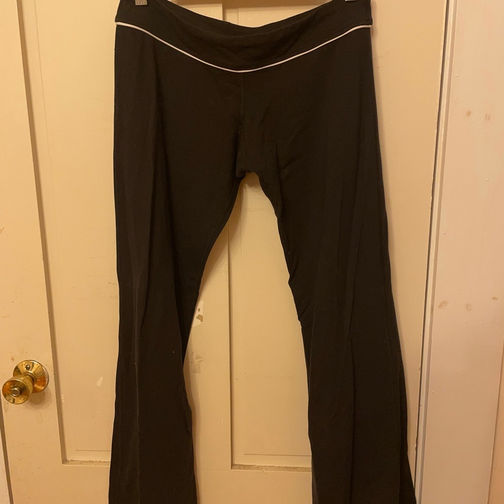 LULULEMON LOW RISE YOGA PANTS!